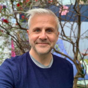 Dr David  Hamilton